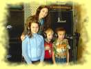 Солисты детской вокальной студии «Дебют» и Лиза Монд на записи песни «Белоснежка и семь гномов»